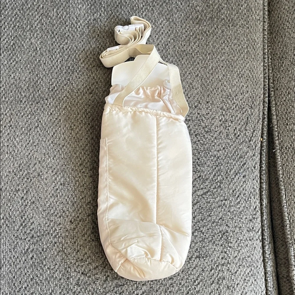 Boppy Classic Slipcover (Giraffes) & Cream Bottle Holder - Picture 5 of 5